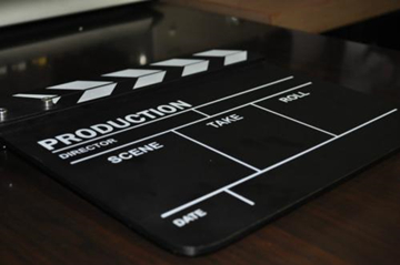 【企業(yè)宣傳】微電影+政務(wù)宣傳，如何才不會(huì)淪為自?shī)首詷?lè)？